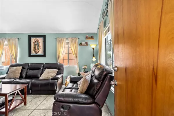 South Gate, CA 90280,8464 San Miguel AVE