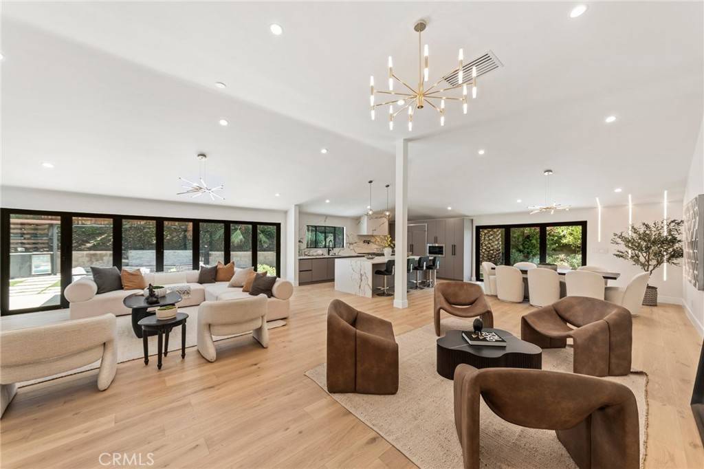 Woodland Hills, CA 91364,22850 Margarita DR