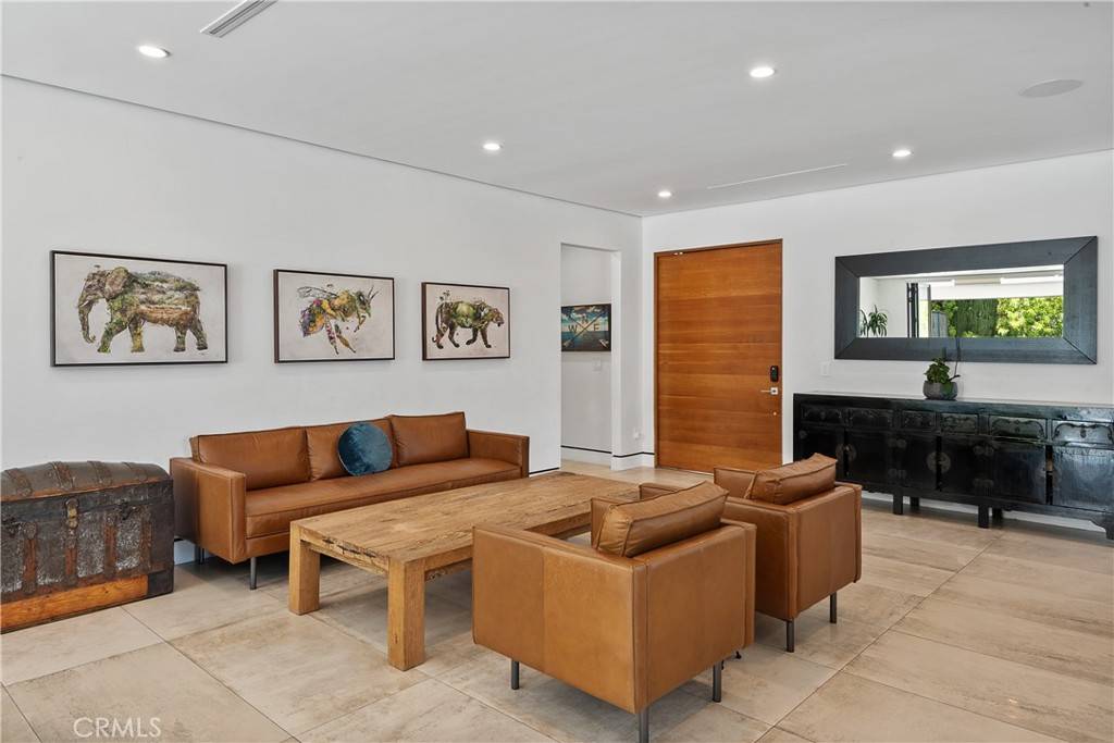 Woodland Hills, CA 91364,21641 Mulholland DR