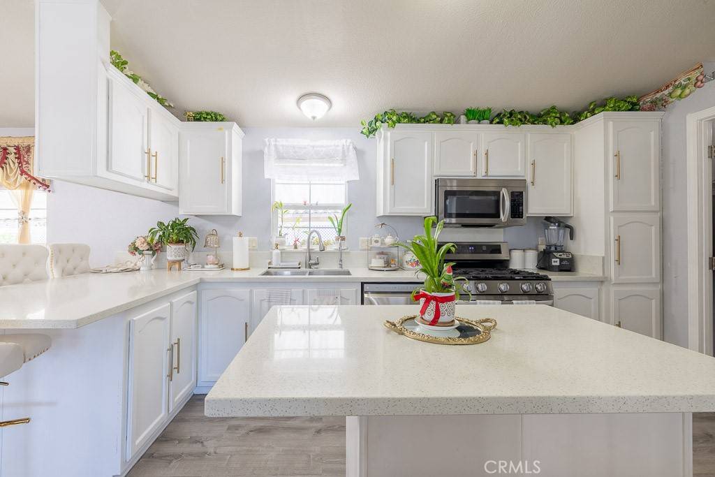 Canyon Country, CA 91351,27361 Sierra #97