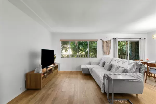 Sherman Oaks, CA 91423,4859 Coldwater Canyon AVE #4