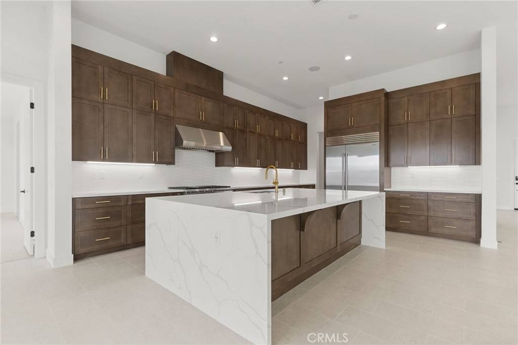 Valencia, CA 91354,30035 N Avenida Sierra Madre