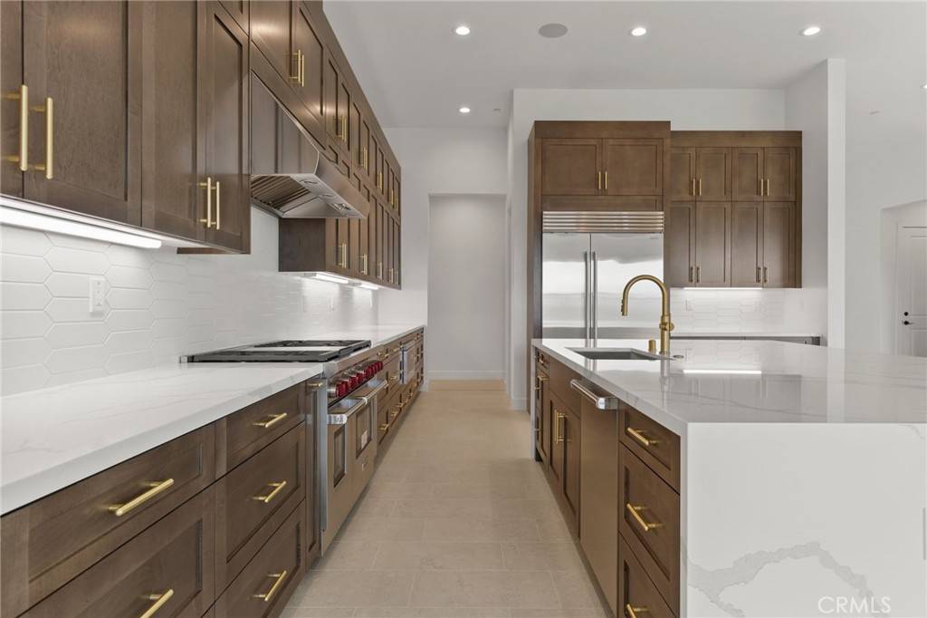 Valencia, CA 91354,30035 N Avenida Sierra Madre