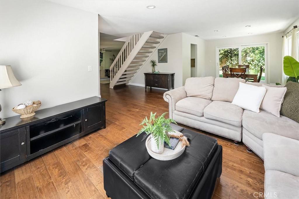 Valencia, CA 91355,25654 Velan DR