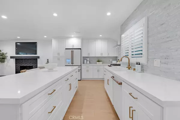Woodland Hills, CA 91364,21412 Providencia ST