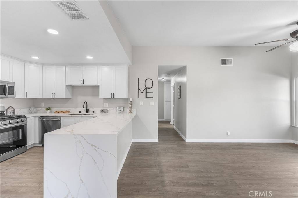 Valencia, CA 91355,25561 Alicante DR