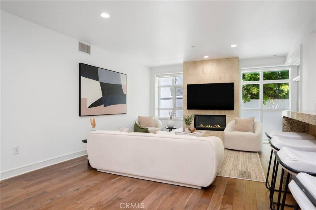 Beverly Hills, CA 90210,447 N Doheny DR #104