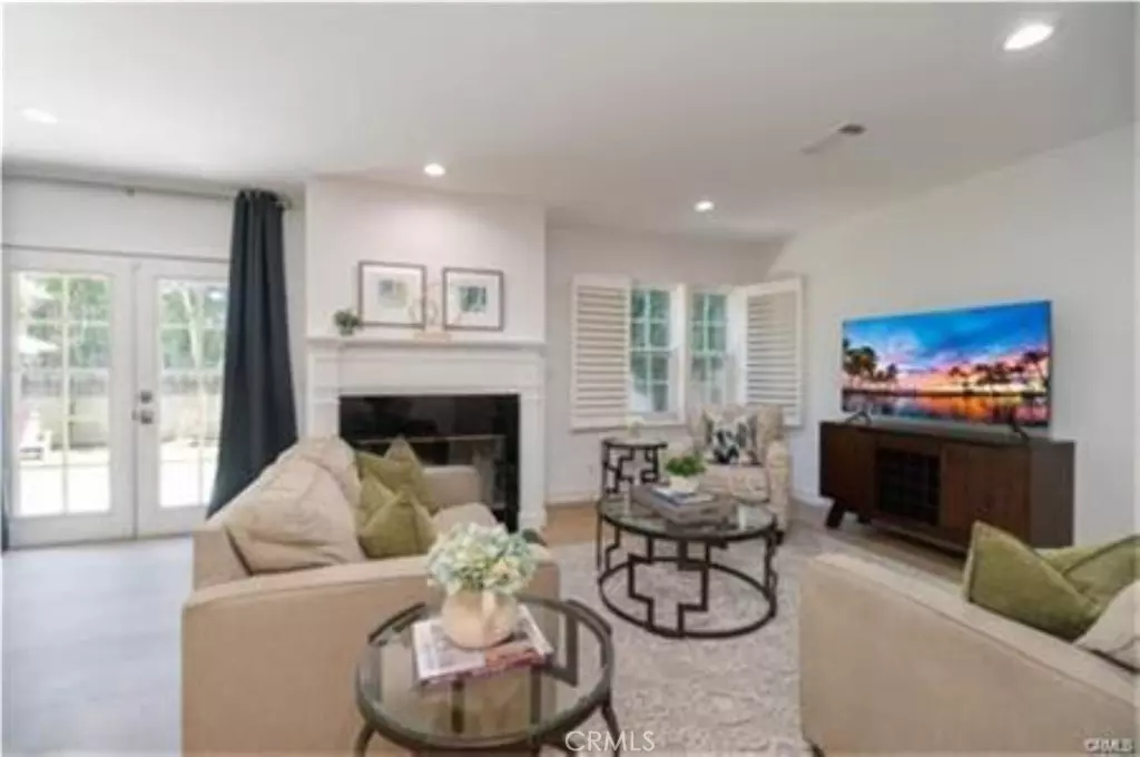 Encino, CA 91316,5840 White Oak AVE