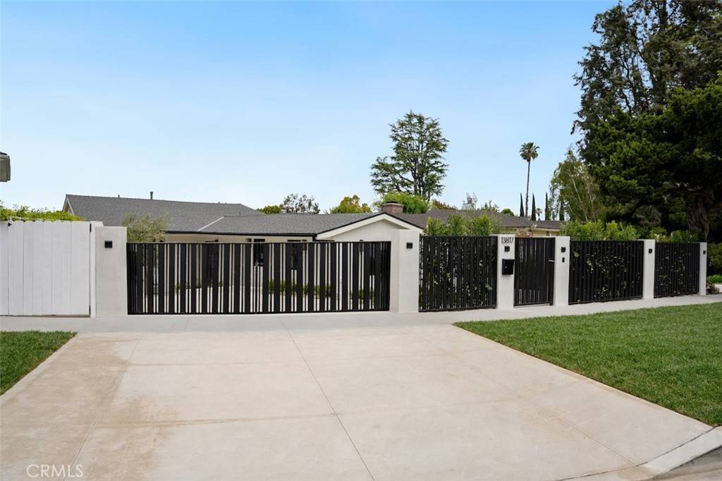 Sherman Oaks, CA 91423,13817 Valley Vista Blvd