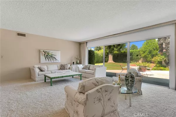 Northridge, CA 91324,10020 Wystone AVE