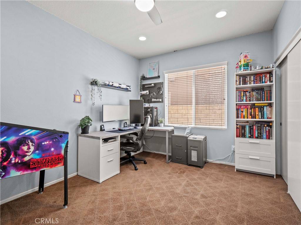 Saugus, CA 91350,28323 Roman CT
