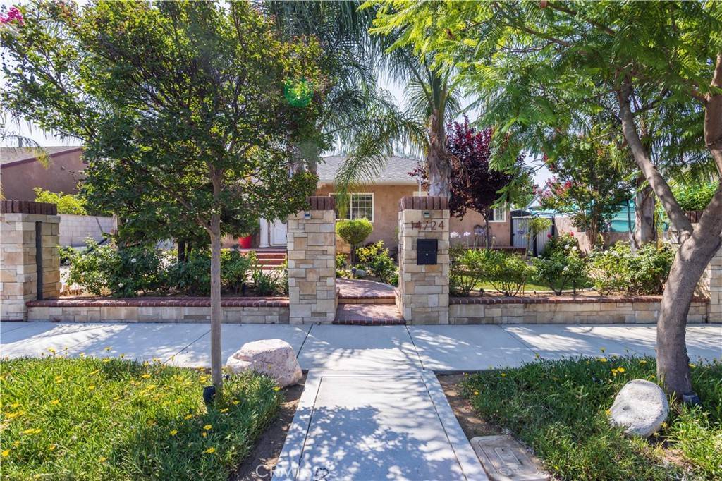 San Fernando, CA 91345,14724 Maclay ST