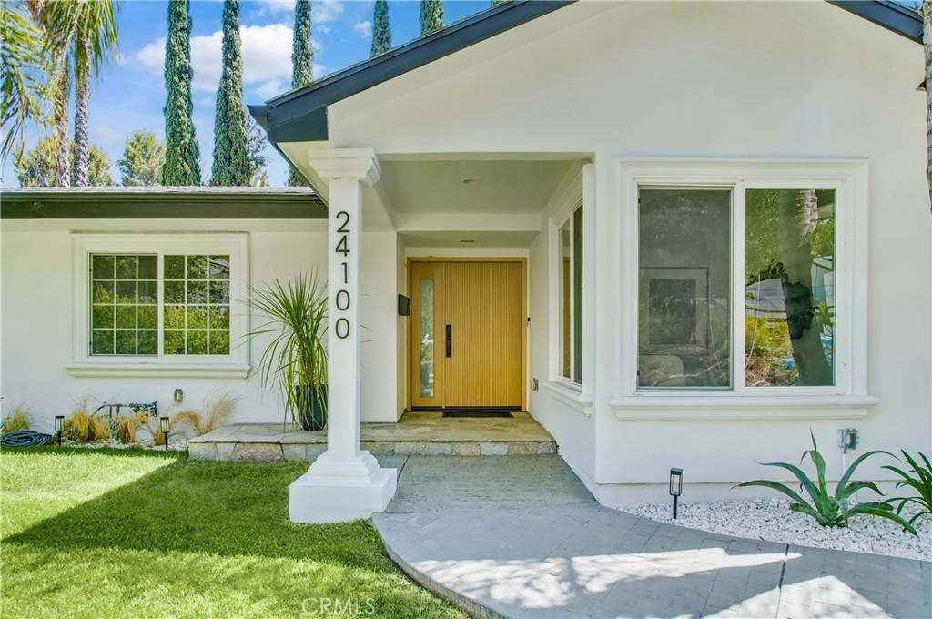 Woodland Hills, CA 91367,24100 Philiprimm ST
