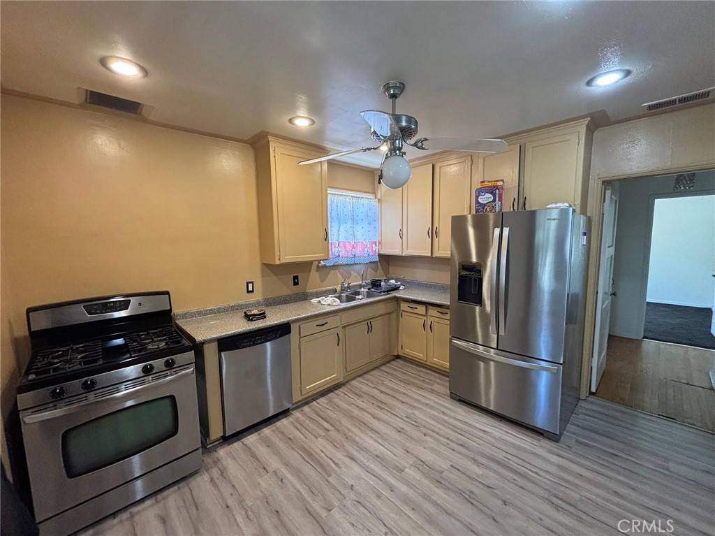 Compton, CA 90220,1418 W Magnolia ST