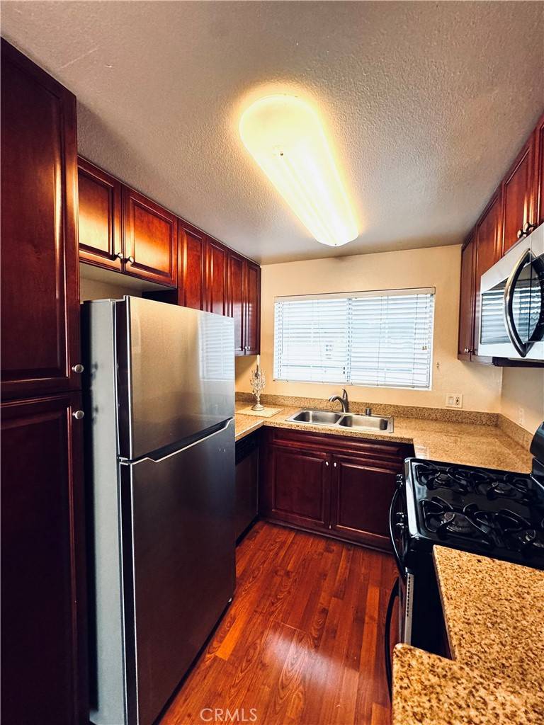 Woodland Hills, CA 91367,5530 Owensmouth #230