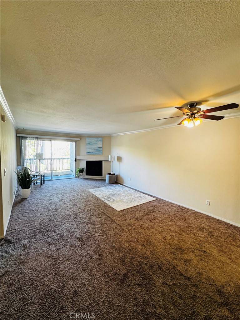 5530 Owensmouth #230, Woodland Hills, CA 91367