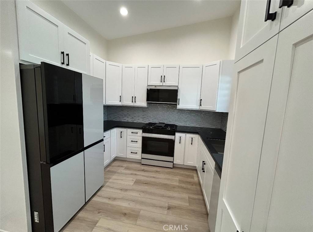 Northridge, CA 91324,9350 Yolanda AVE