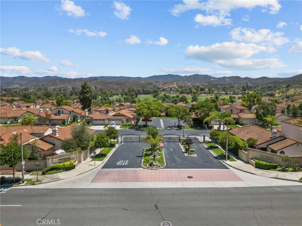 Simi Valley, CA 93065,808 Links View DR