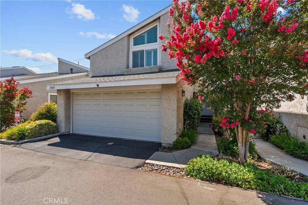 Valencia, CA 91355,23121 Yvette LN