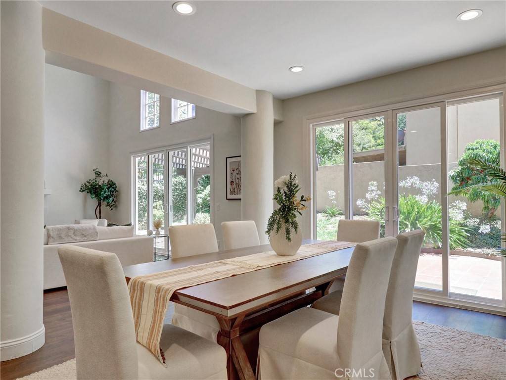 Calabasas, CA 91302,23034 Park Este