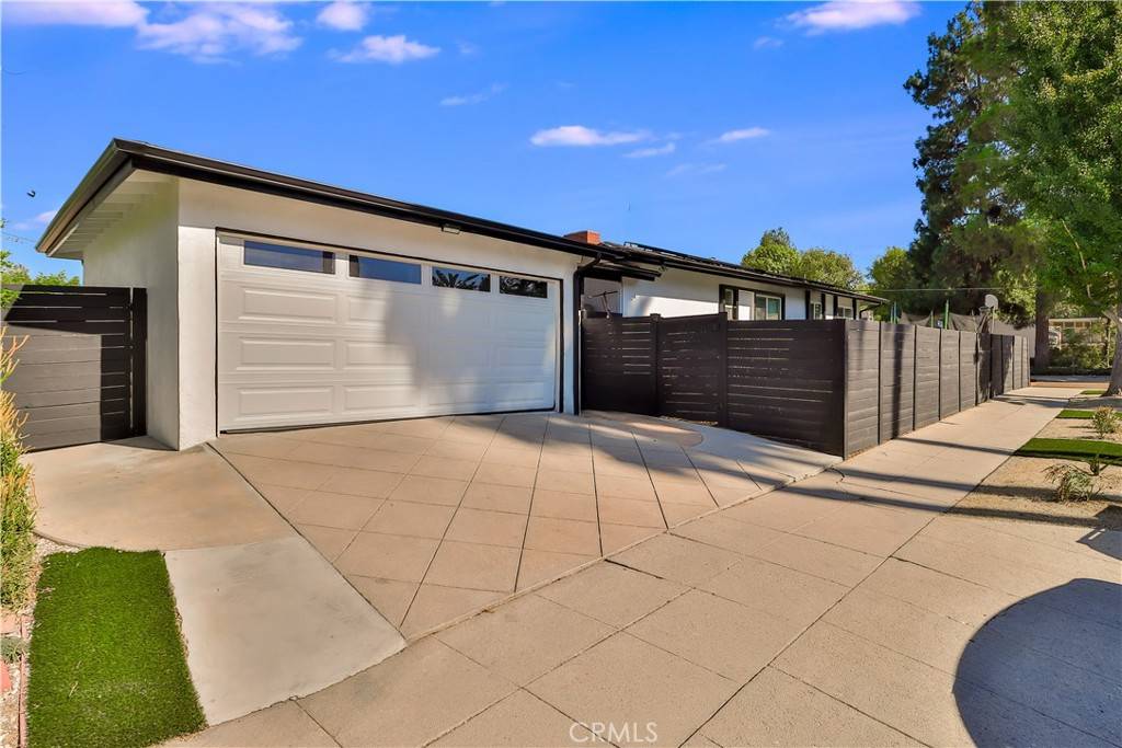 Woodland Hills, CA 91367,23861 Califa ST