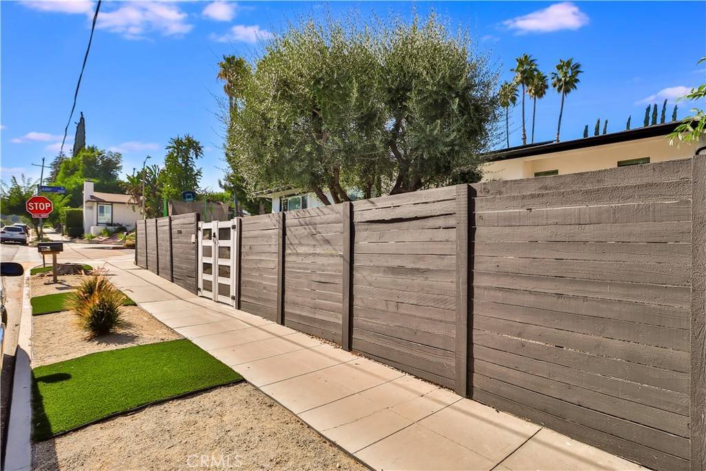 Woodland Hills, CA 91367,23861 Califa ST