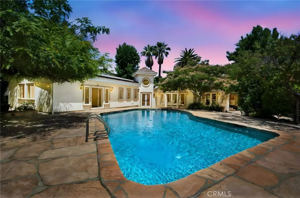 Tarzana, CA 91356,18930 Wells DR