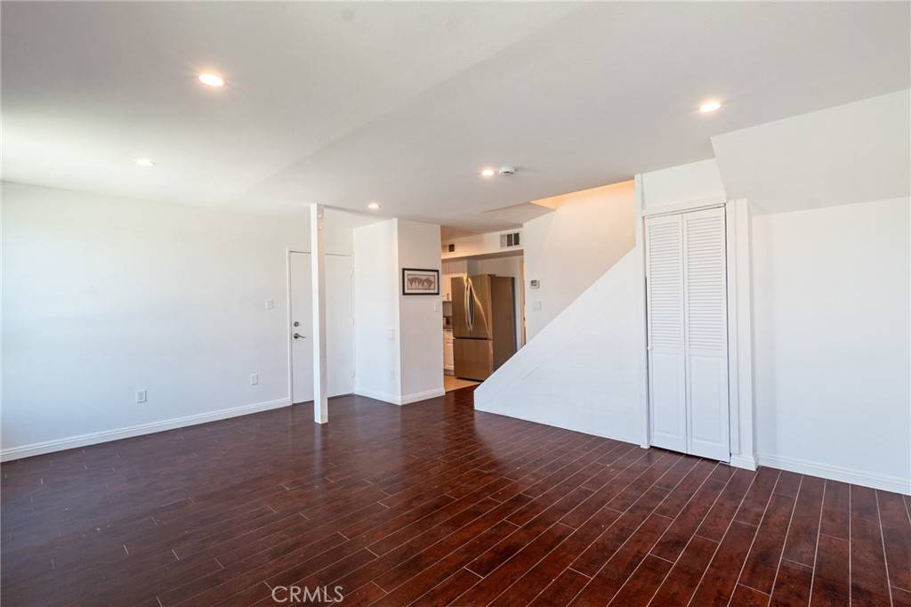 Tarzana, CA 91335,6155 Reseda #4