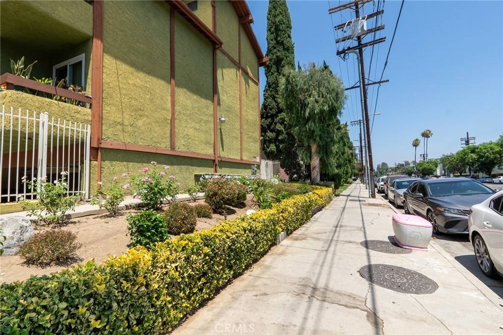 6155 Reseda #4, Tarzana, CA 91335