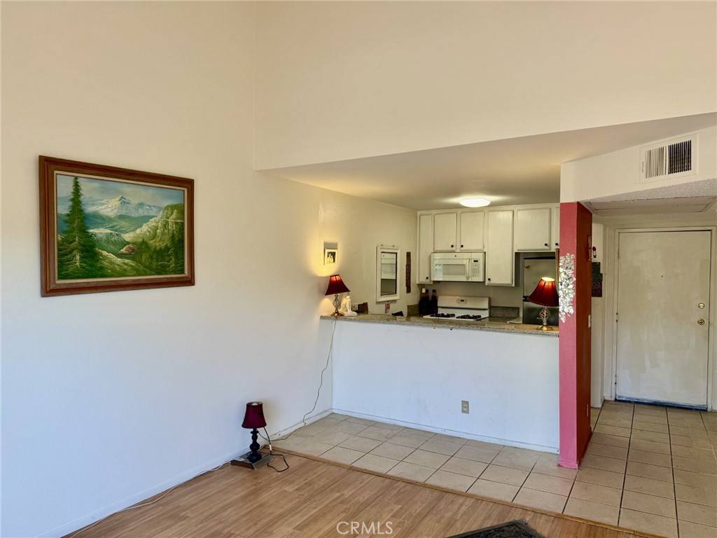 Winnetka, CA 91306,7640 Oso AVE #316