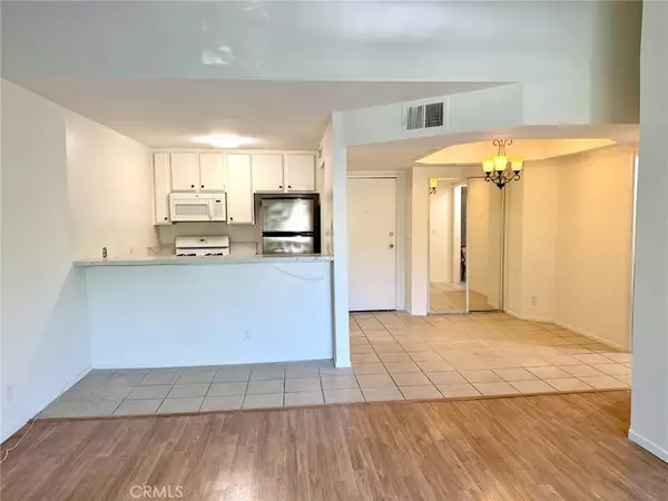 Winnetka, CA 91306,7640 Oso AVE #316