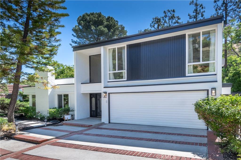Encino, CA 91436,16990 Escalon DR