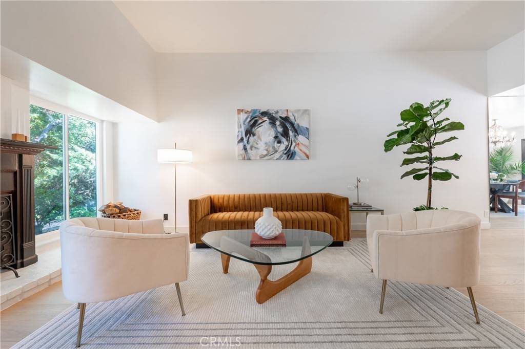 Encino, CA 91436,16990 Escalon DR
