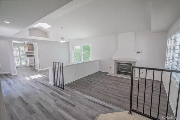Valencia, CA 91355,26506 Strambino CT