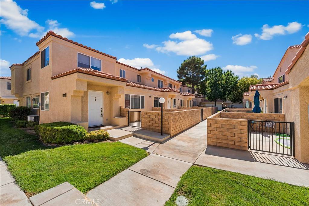 43441 30th ST W #3, Lancaster, CA 93536
