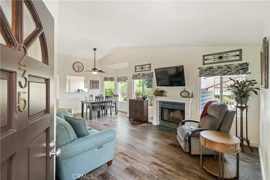Saugus, CA 91390,22909 Banyan PL #235