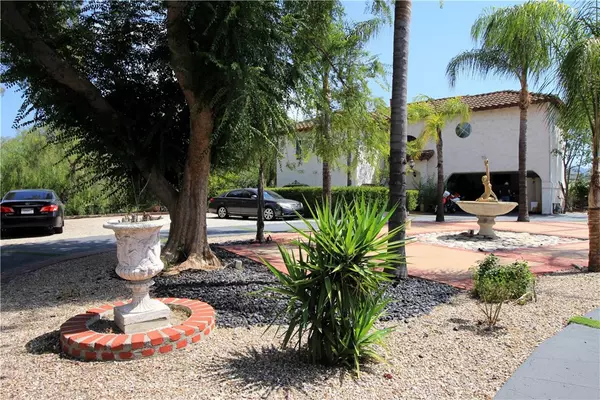 Woodland Hills, CA 91364,22668 Macfarlane DR #3