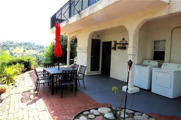 Woodland Hills, CA 91364,22668 Macfarlane DR #3