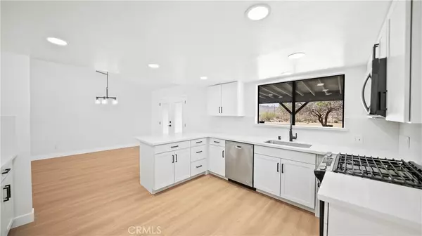 Joshua Tree, CA 92252,63625 Uranium RD