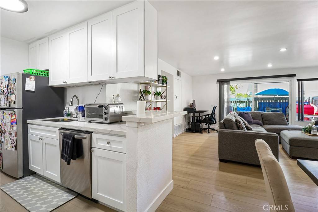 Tarzana, CA 91356,5700 Etiwanda AVE #105
