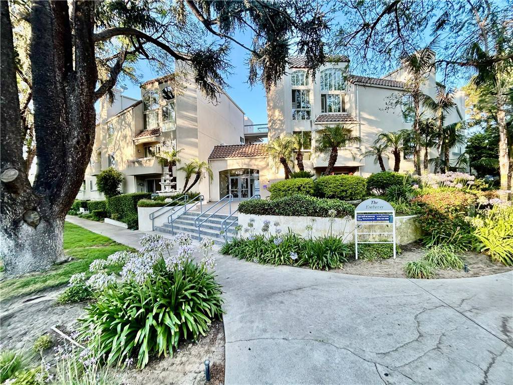 4242 Stansbury AVE #203, Sherman Oaks, CA 91423