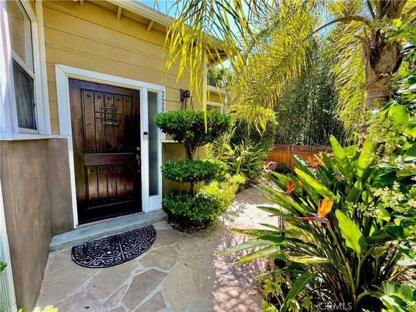 Los Angeles, CA 90068,3260 De Witt DR