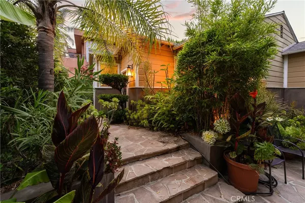 Los Angeles, CA 90068,3260 De Witt DR