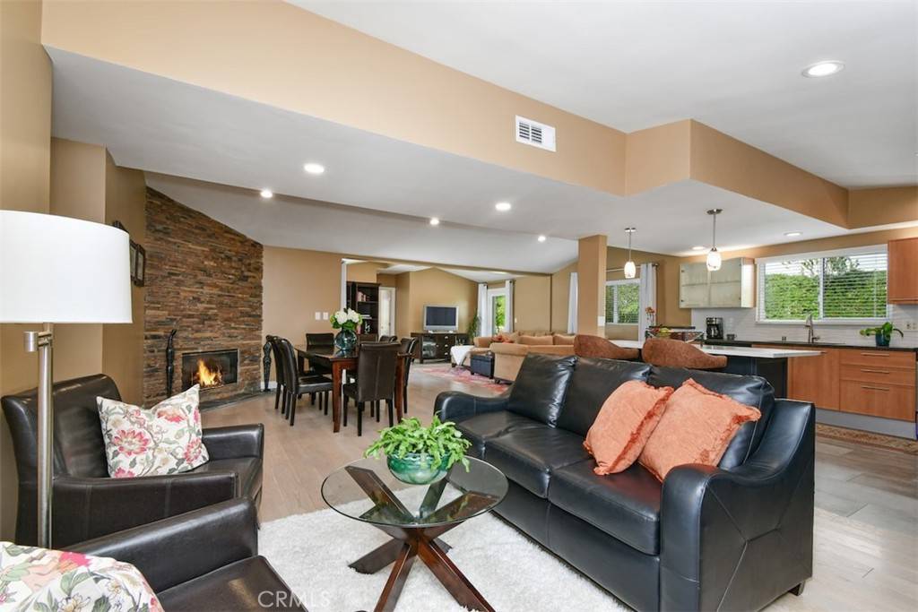 Woodland Hills, CA 91367,20516 Aetna ST
