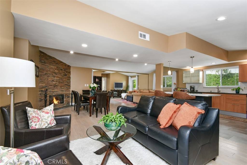Woodland Hills, CA 91367,20516 Aetna ST