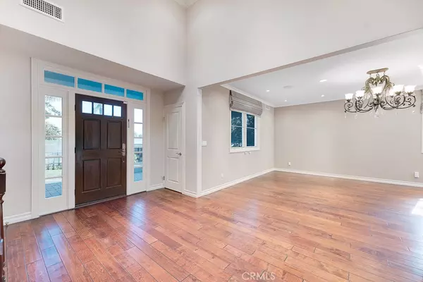 Encino, CA 91316,17232 Quesan PL