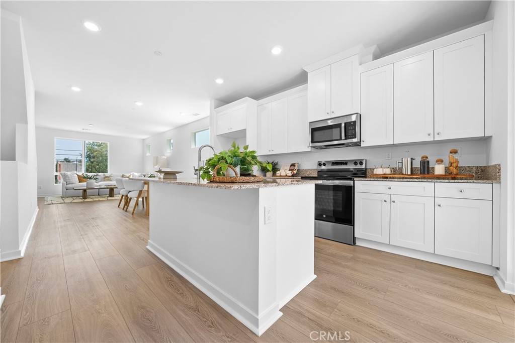 9423 N Sepulveda Blvd #1, North Hills, CA 91343