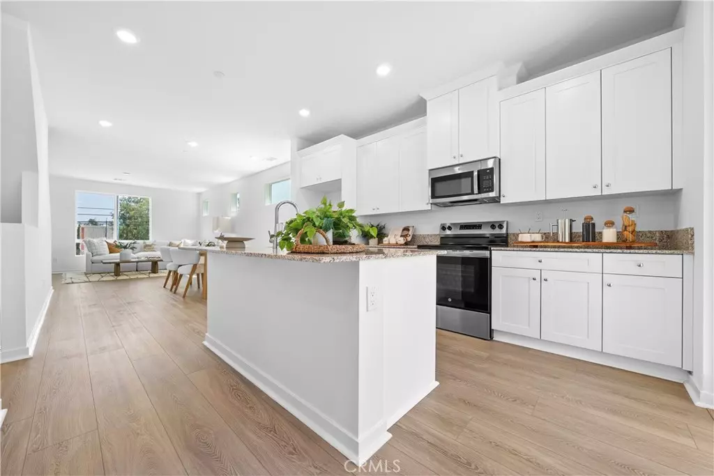 North Hills, CA 91343,9423 N Sepulveda Blvd #1