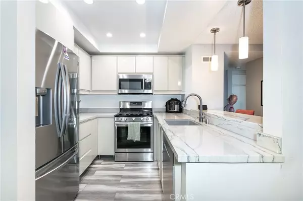 Canoga Park, CA 91304,7800 Topanga Canyon BLVD #324