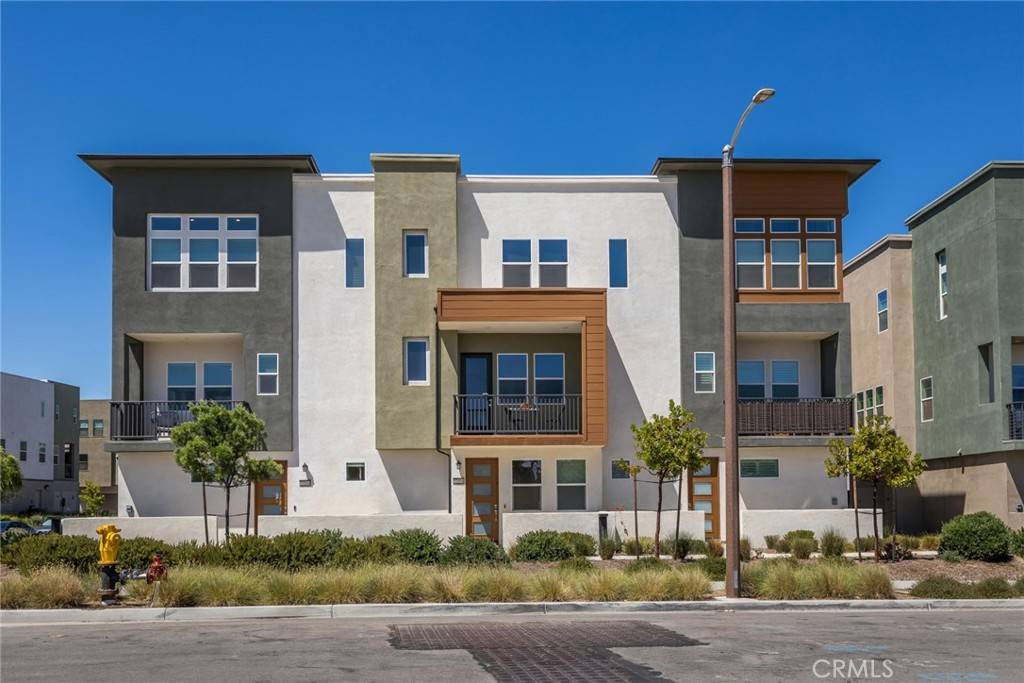 Valencia, CA 91381,27554 Sparrow CT